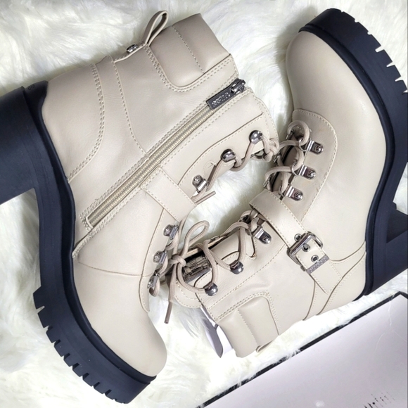 🔹️Guess 🔹️women ankle boots size 8 new  ✨️🖤 - Picture 1 of 12
